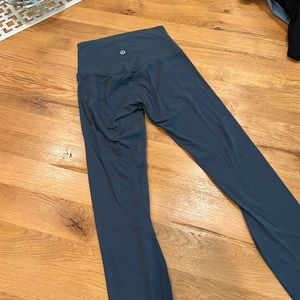 dusty blue align leggings, length 25”